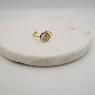 Bague lettre arabe acier vue de face