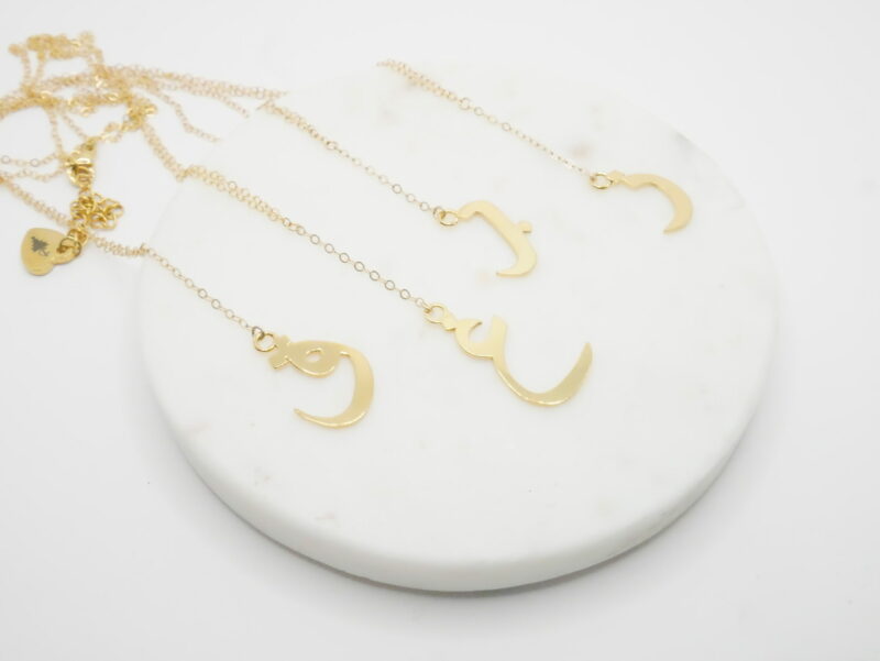 Collier femme pendentif lettre arabe Collier femme pendentif lettre arabe Fa F Ba B Zin Z Ghain